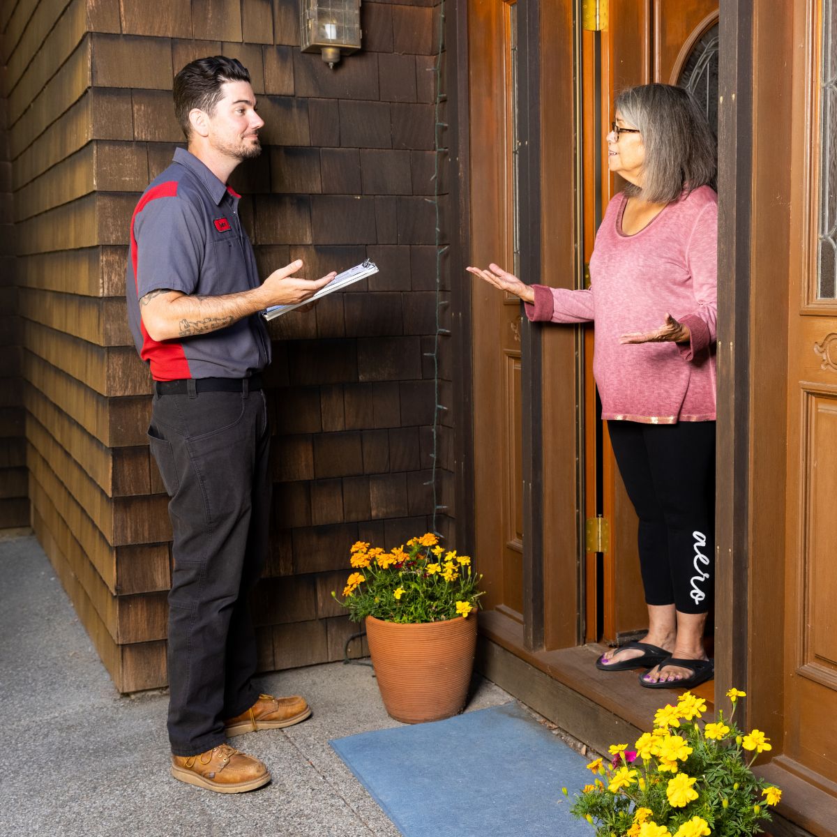 Gotelli plumber speaking to a homeowner on their front porch
